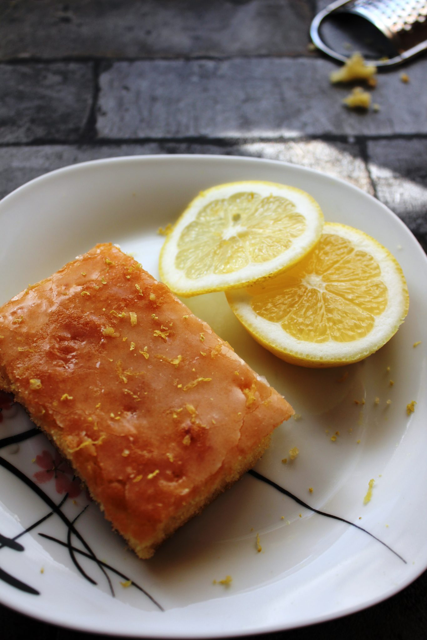 Saftiger Zitronenkuchen vom Blech – Rezept