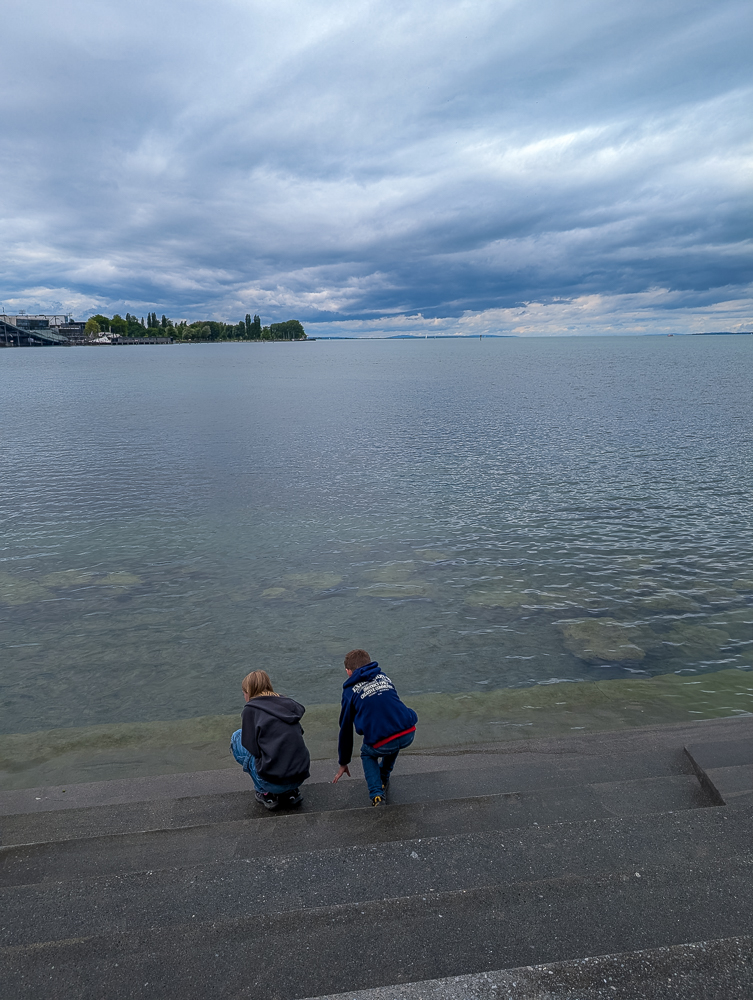 Bregenz mit Kindern erleben - Tipps und Ausflüge rund um das Jufa Hotel am Bodensee - Bodensee Ufer