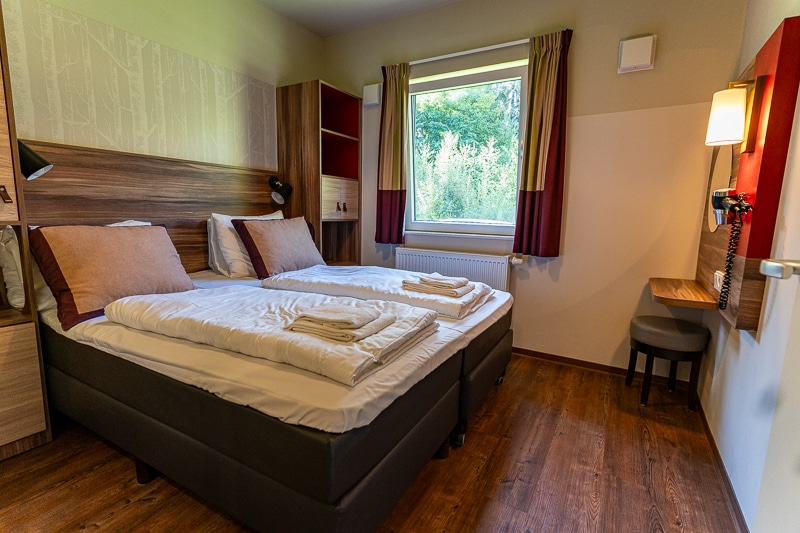 Center Parcs Allgäu mit Kindern, unser Erfahrungsbericht für Familien - VIP Wellness Haus Schlafzimmer 1