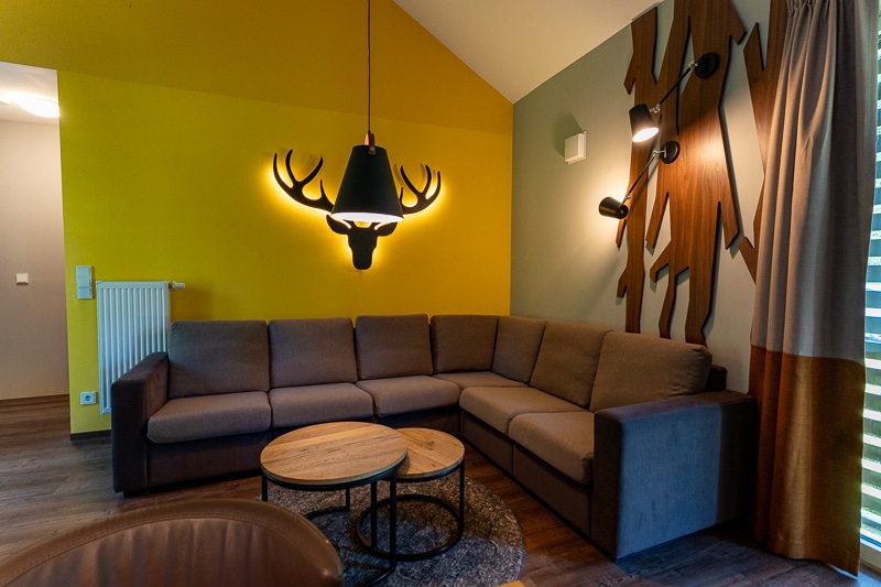 Center Parcs Allgäu mit Kindern, unser Erfahrungsbericht für Familien - VIP Wellness Haus Wohnzimmer