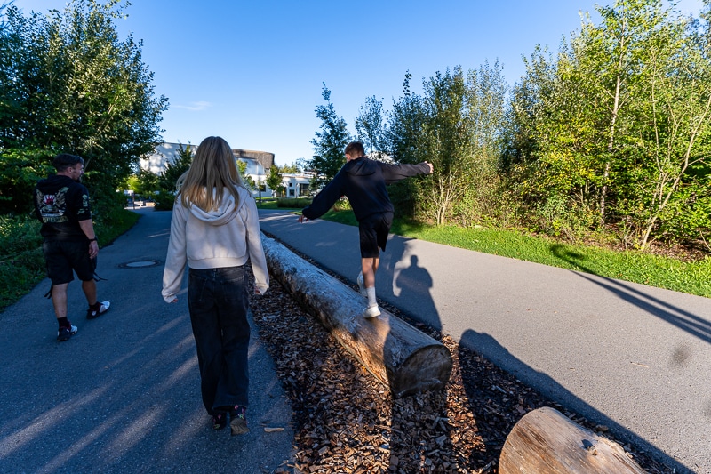 Center Parcs Allgäu mit Kindern, unser Erfahrungsbericht für Familien - auf dem Weg zur Rezeption