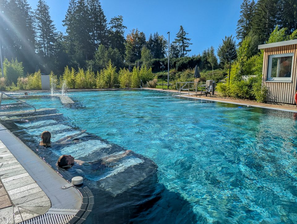Center Parcs Allgäu mit Kindern, unser Erfahrungsbericht für Familien - Aqua Mundo Center Parcs Allgäu Außenbecken