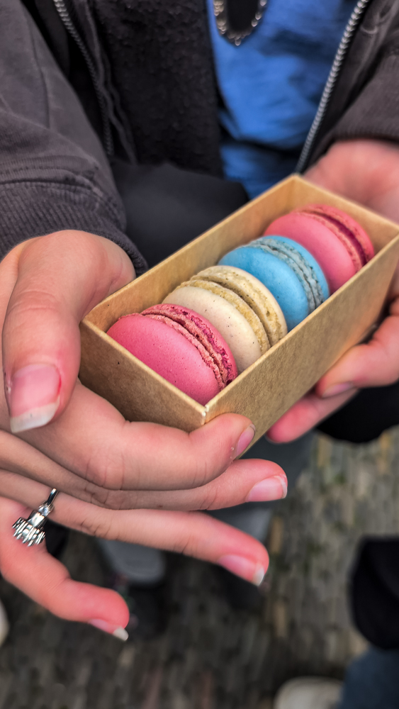 Mit Kindern in Freiburg Warum die Jugendherberge der perfekte Ausgangspunkt für Familien ist, Freiburg Altstadt, Macaronnerie La Parisienne