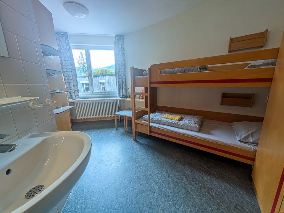 Mit Kindern in Freiburg Warum die Jugendherberge der perfekte Ausgangspunkt für Familien ist, 4-Bett-Zimmer in der Jugendherberge Freiburg