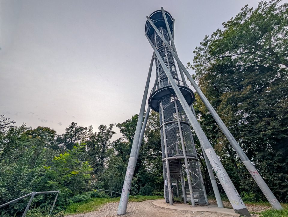 Mit Kindern in Freiburg Warum die Jugendherberge der perfekte Ausgangspunkt für Familien ist, Schlossberg Freiburg, Schlossbergturm