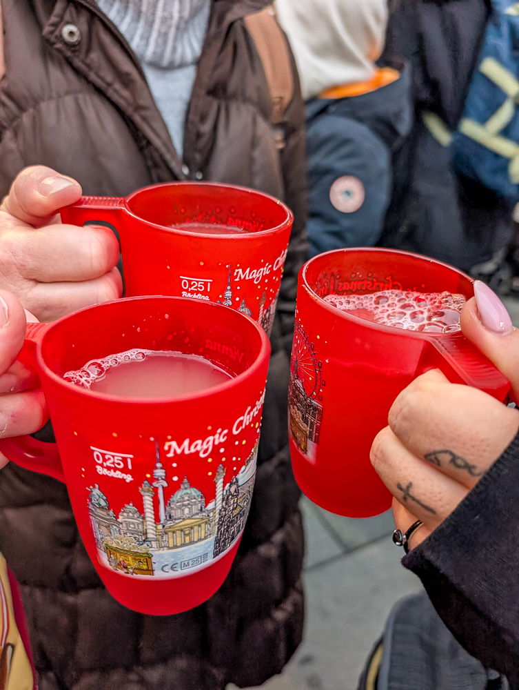 Weihnachtsmarkt in Wien im November während der Donaukreuzfahrt