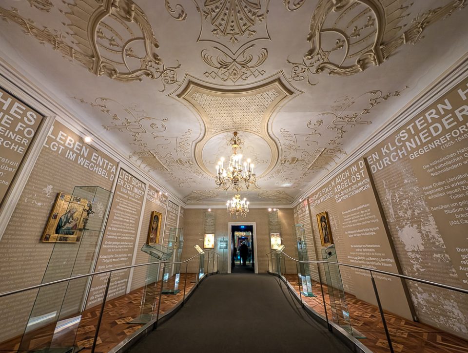 Innenräume des Stifts Melk mit barocker Architektur