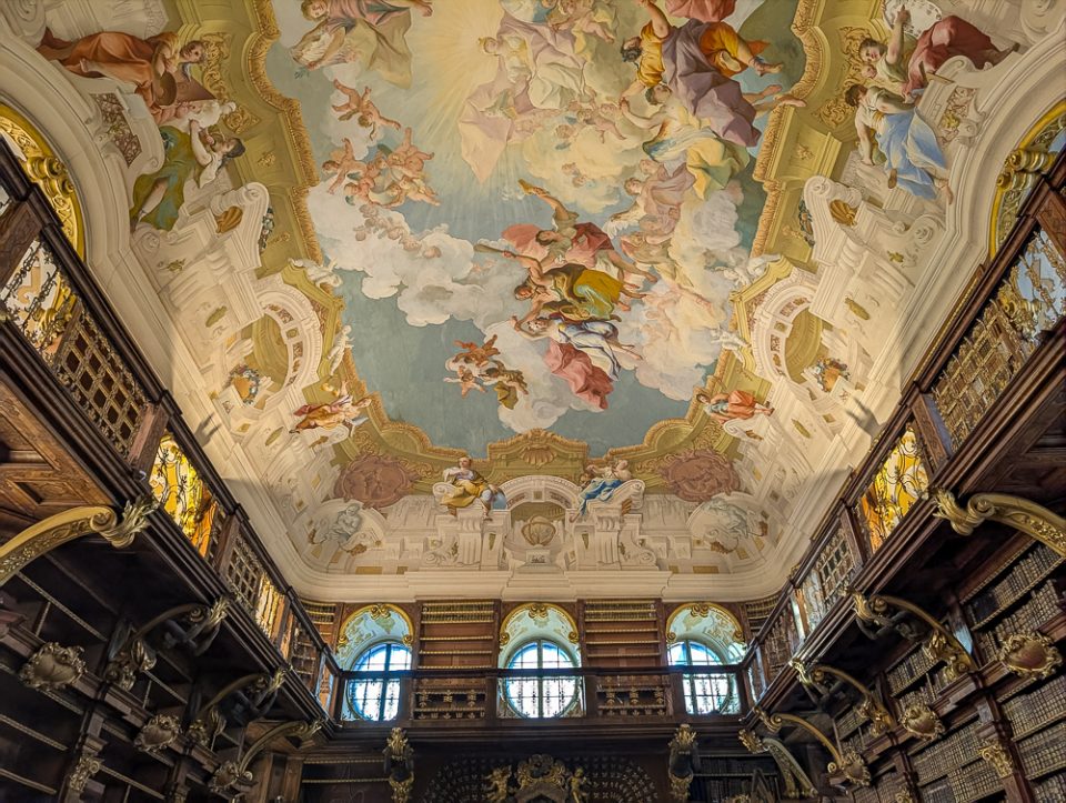 Innenräume des Stifts Melk mit barocker Architektur