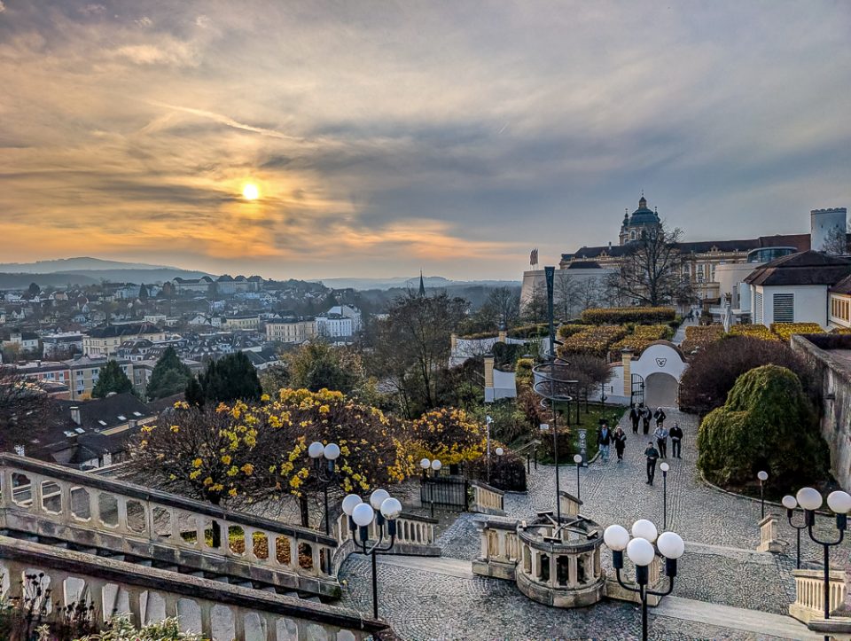 Stift Melk und Blick auf die Stadt Melk