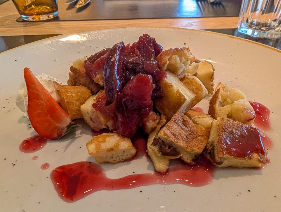 Frischer Kaiserschmarrn im Restaurant Mario’s Grill an Bord der Nicko VISION
