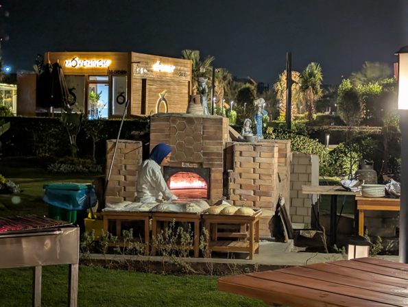 Rixos Radamis Sharm El Sheikh - Unser 4-Tage-Erlebnis zu zweit - Frisches Fladenbrot im The Mangal