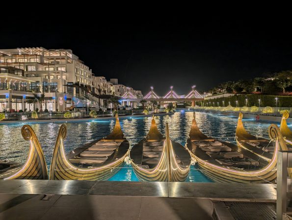 Rixos Radamis Sharm El Sheikh - Unser 4-Tage-Erlebnis zu zweit - Mit der Gondel durch die Hotelanlage