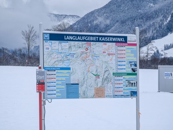 Anfänger-Langlaufkurs im Kaiserwinkl während Winterurlaub mit Familie