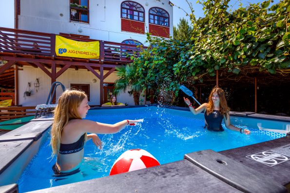 Sind unsere Kinder bereit für ihre erste Jugendreise? Ab welchem Alter sind Jugendreisen sinnvoll? Unsere Kinder (12 & 13) reisen erstmals alleine. Wie wir entschieden haben und warum wir GO Jugendreisen gewählt haben.