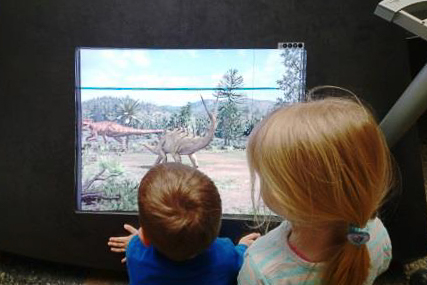 Kinder im Naturkundemuseum Berlin