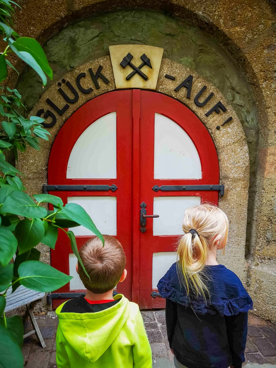 Bei schlechtem Wetter ein Bergwerk besuchen.