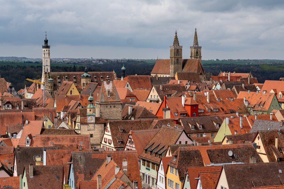 Blick auf die Altstadt vom Röderturm in Rothenburg ob der Tauber