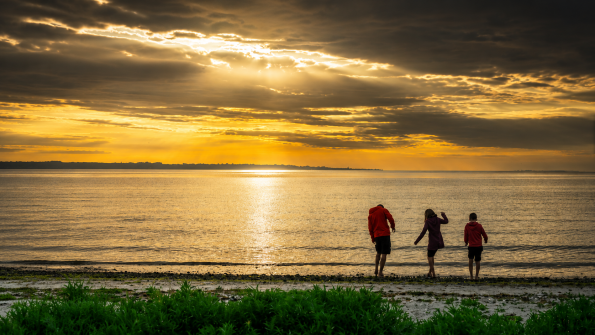 Familie am Strand von Dänemark auf AEro