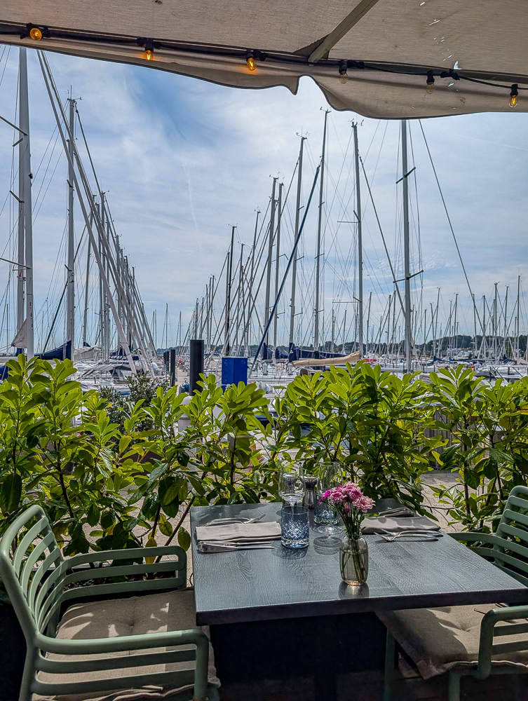 Terrasse des 2960 ADDRESS mit Blick auf den Yachthafen von Rungsted