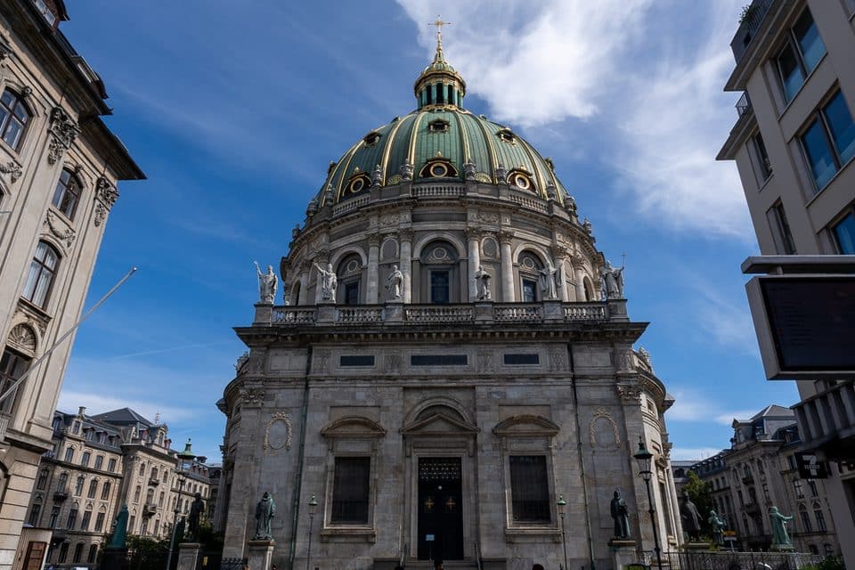 Frederikskirche mit ihrer markanten Kuppel in Kopenhagen