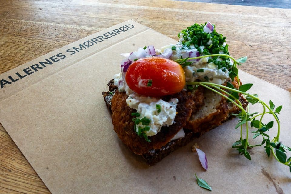 Smørrebrød bei Hallernes in den Torvehallerne in Kopenhagen