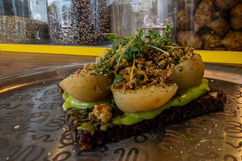 Smørrebrød bei Rørt in den Torvehallerne in Kopenhagen
