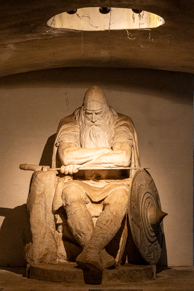 Statue von Holger Danske in den Kasematten von Schloss Kronborg