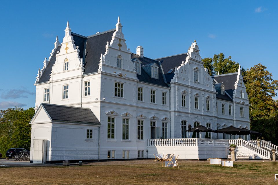 Außenansicht Schloss Kokkedal bei Kopenhagen
