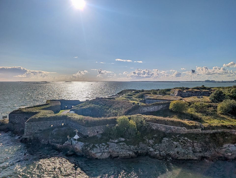 Blick auf Suomenlinna von der Silja Symphony von Tallink Silja Line.