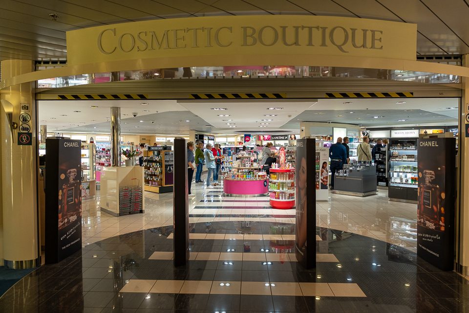 Shopping auf der Baltic Queen