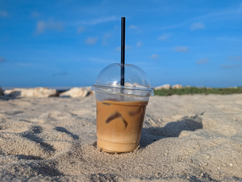 Kaffee am Strand auf Curaçao