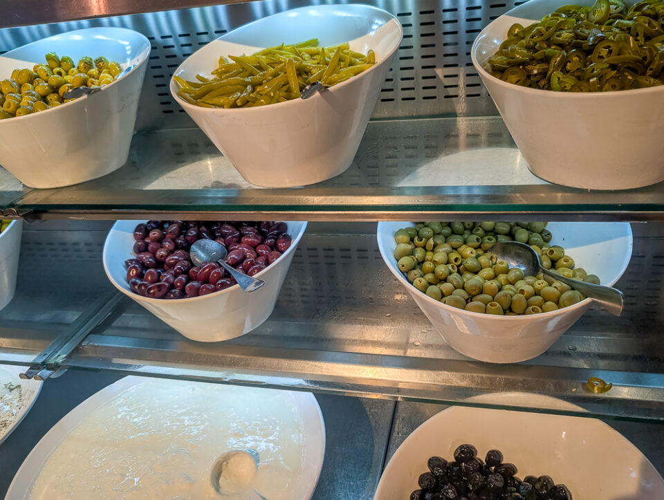 Salatauswahl am Buffet des Mangrove Beach Corendon